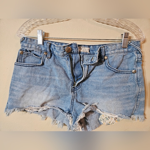 Free People Cutoff Distressed Jean Shorts Size 27 - Picture 1 of 5